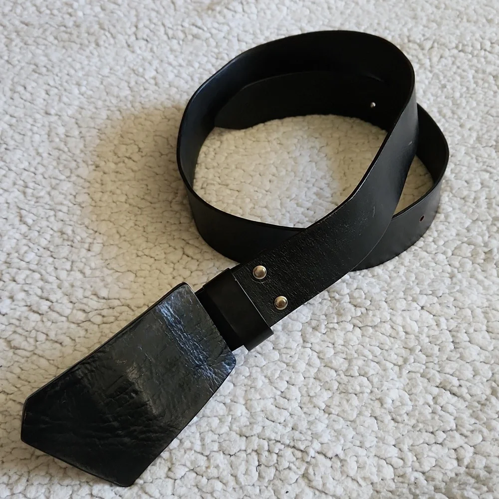 Black leather belt w/ black leather buckle Sz 36